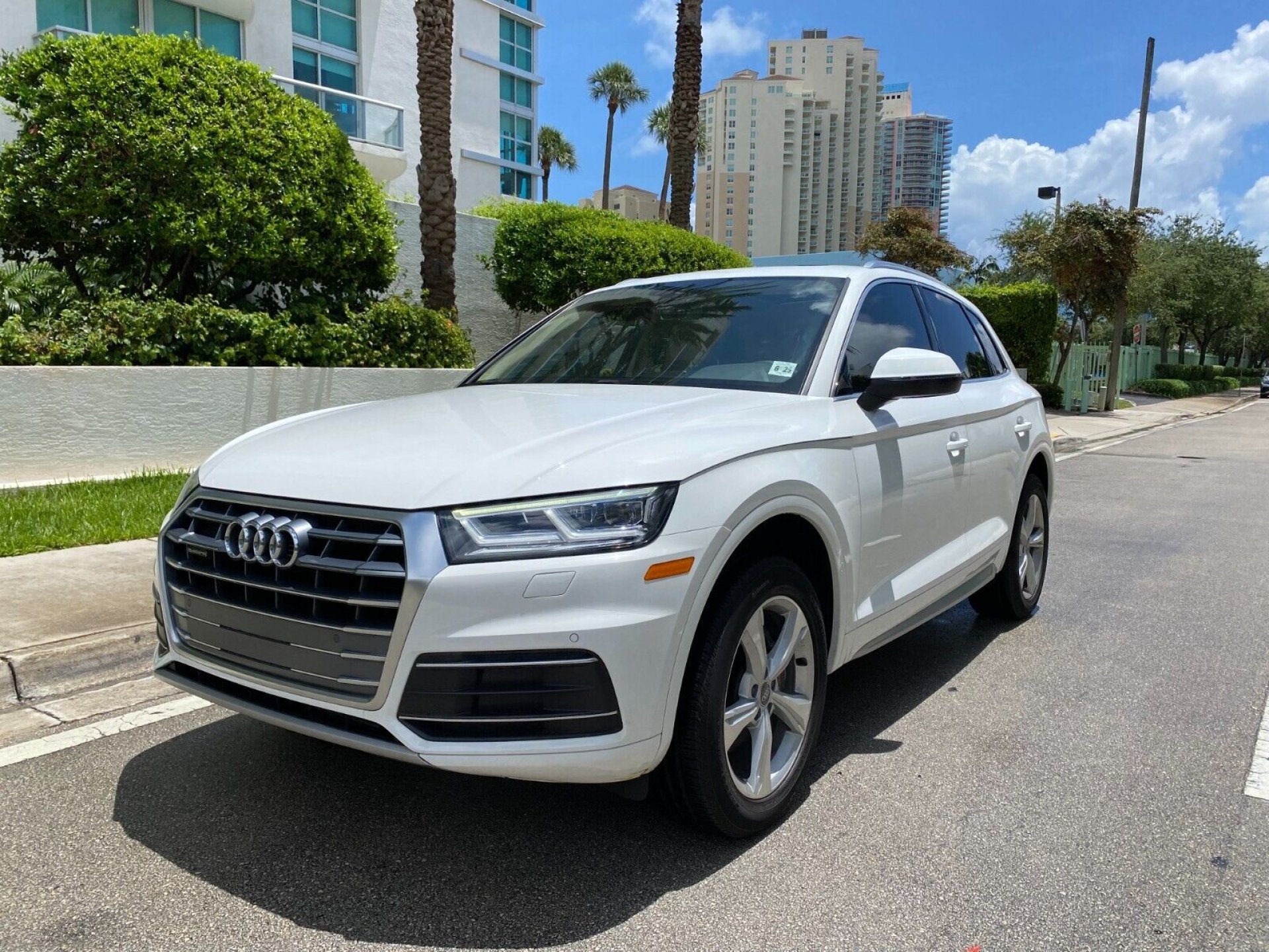 2020 Audi Q5 Premium Plus // Buy Cars on GBChoice