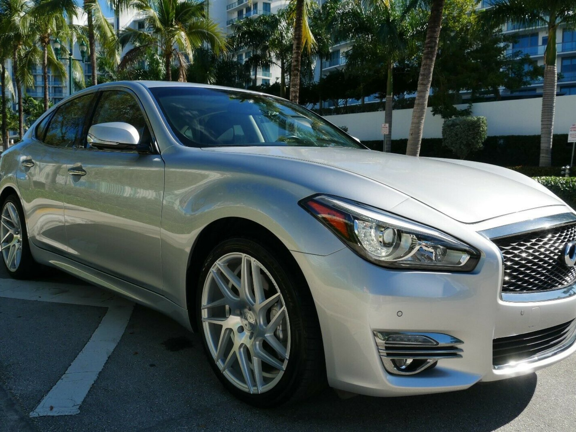 2017 Infiniti Q70 // Buy Cars on GBChoice