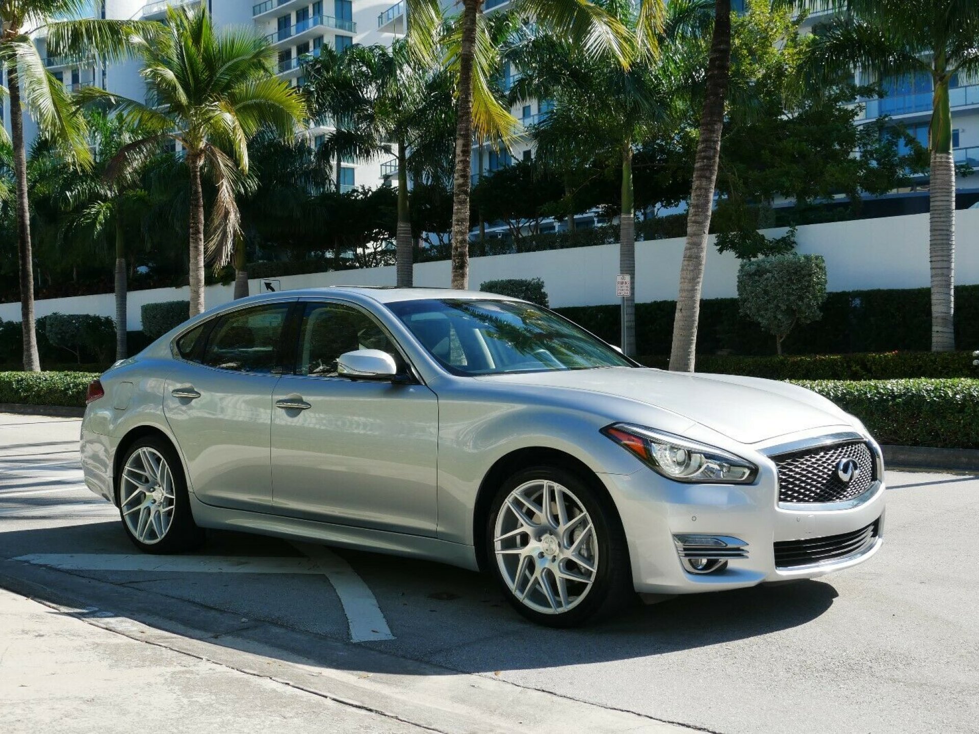 Infiniti q70 википедия