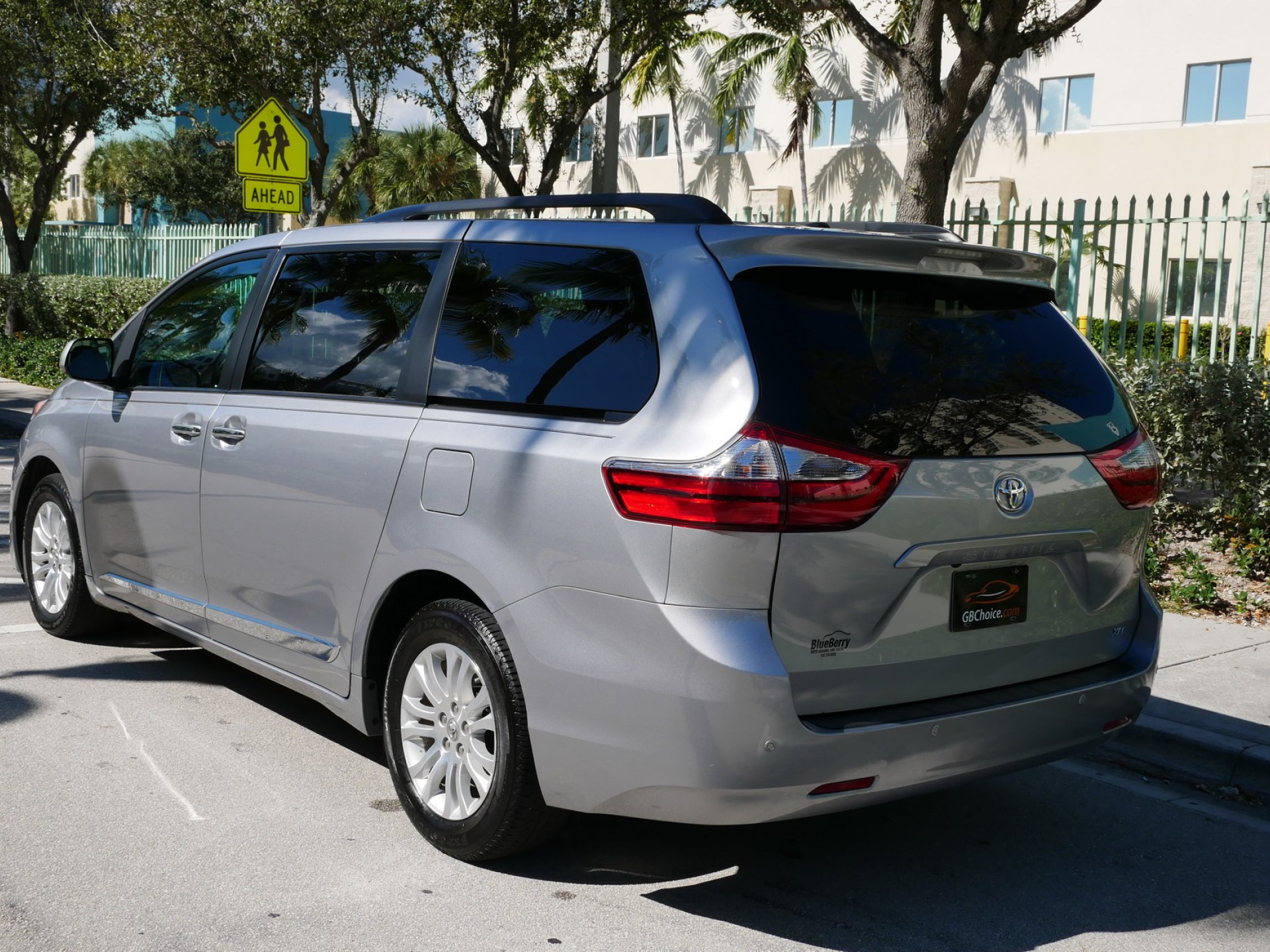 2017 Toyota Sienna XLE // Buy Cars on GBChoice