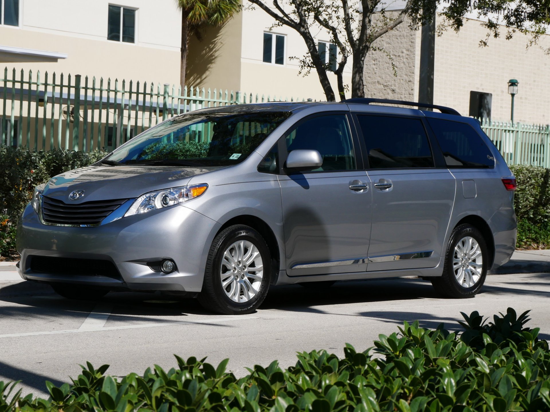 2017 Toyota Sienna Xle    Buy Cars On Gbchoice