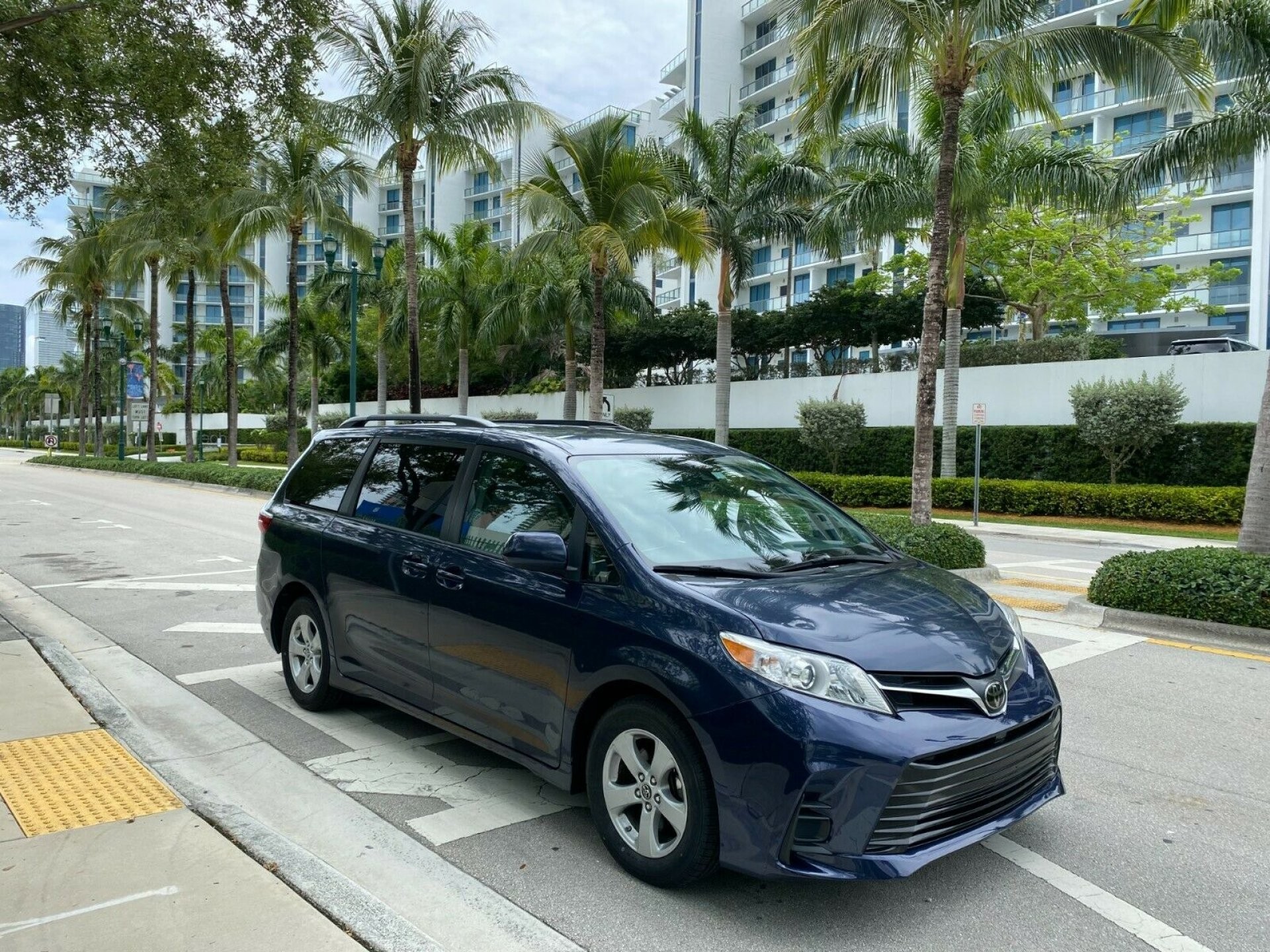 2018 Toyota Sienna LE // Buy Cars on GBChoice