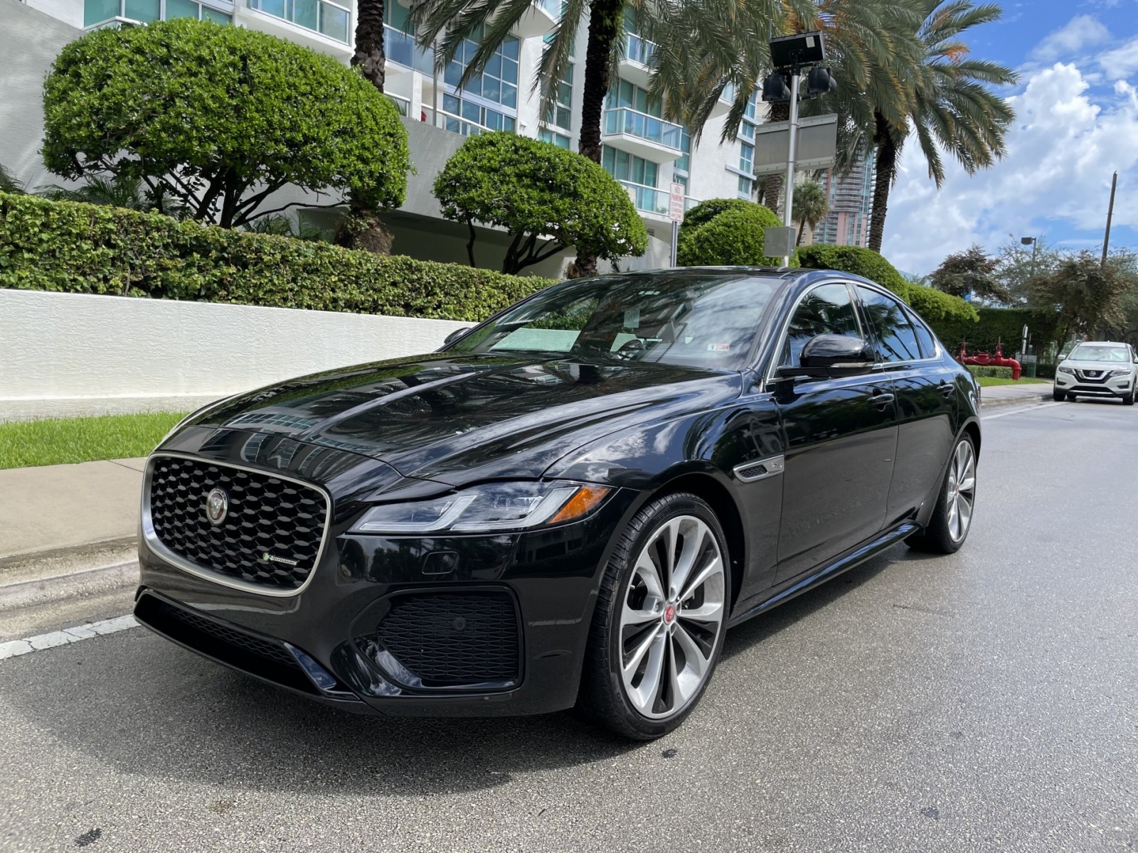 2022 JAGUAR XF P300 R-DYNAMIC SE