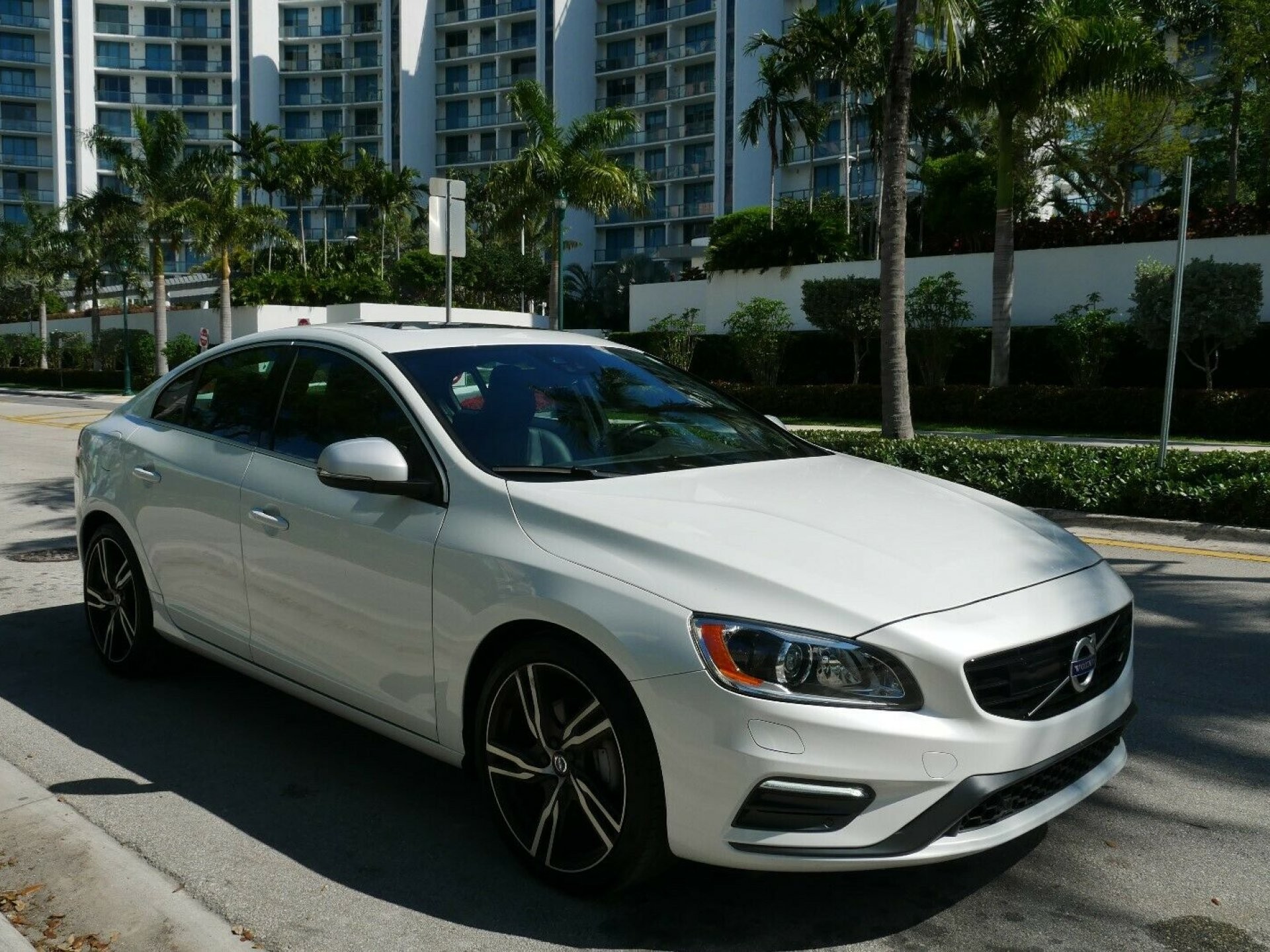 2017 Volvo S60 T6 Rdesign Platinum // Buy Cars on GBChoice